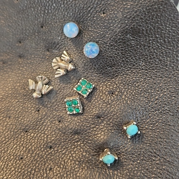 5 Pair of Silvertone, Teal & Green Pierced Earrings - Picture 4 of 7